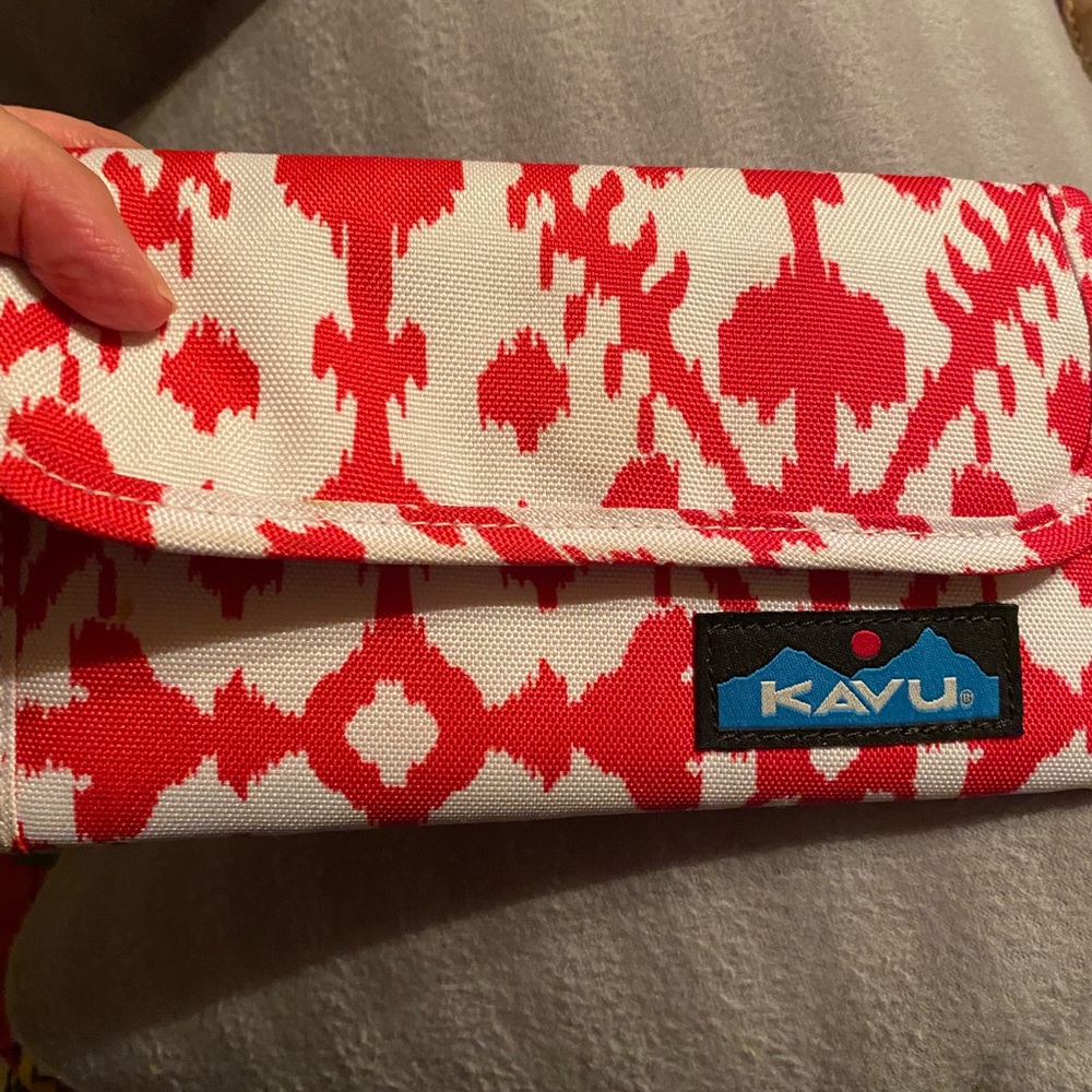 Kava wallet in very pretty hot pink & white pattern.  BNNU